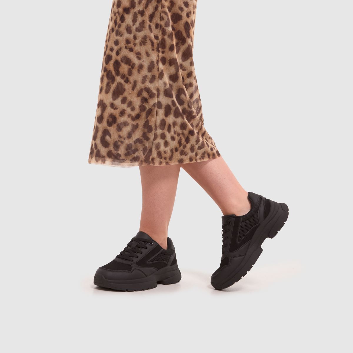 Schuh Maura sportcipők fekete színben