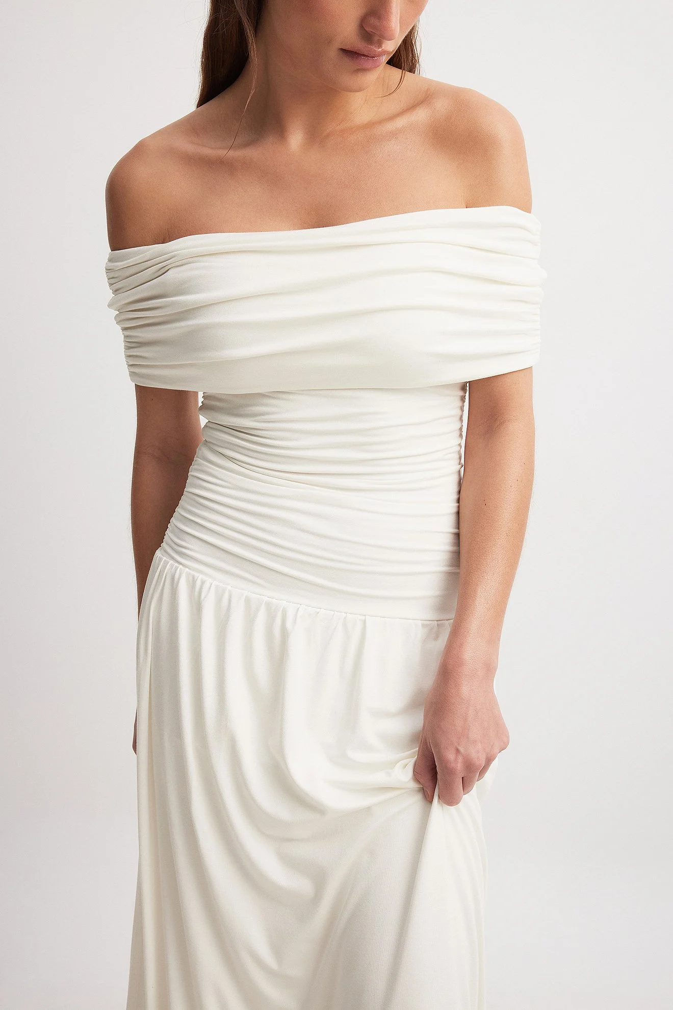 Schulterfreies Maxikleid mit niedriger Taille