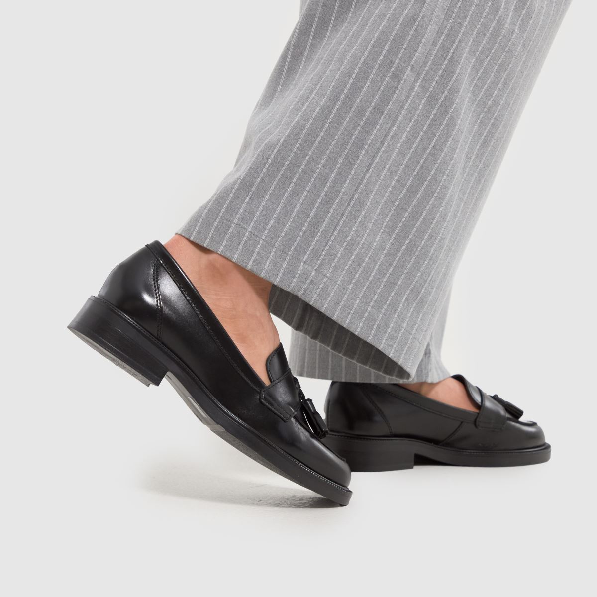 Černé kožené mokasíny s plochým podpatkem Schuh Lina