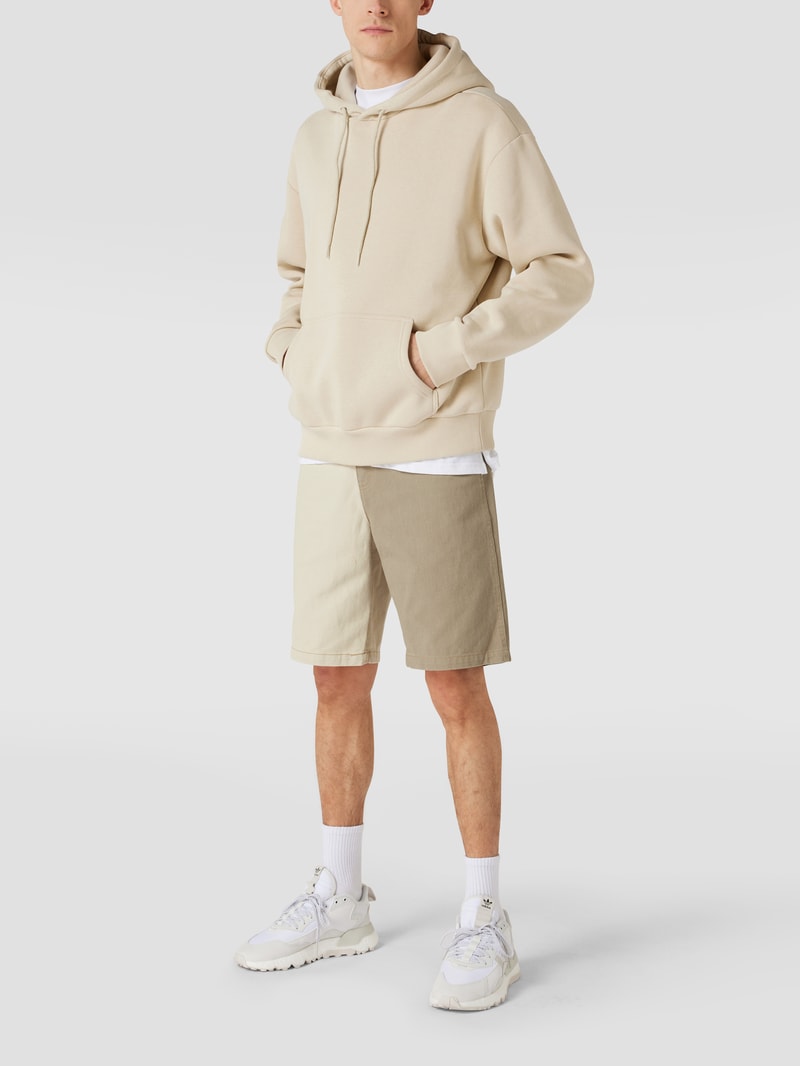 Bermudas mit Brand-Stitching in olivgrün