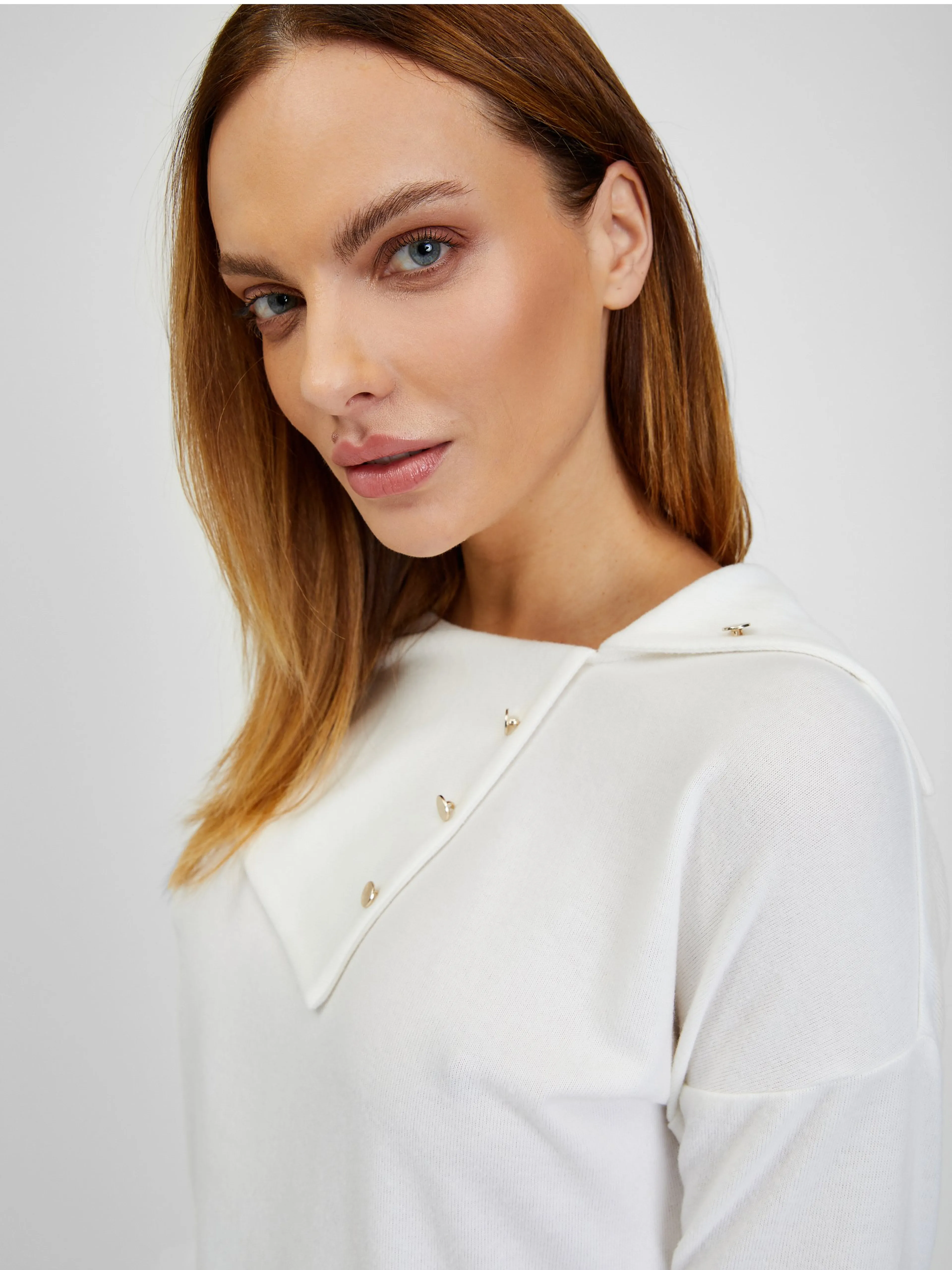 Weißes Damen-T-Shirt mit dekorativen Details ORSAY