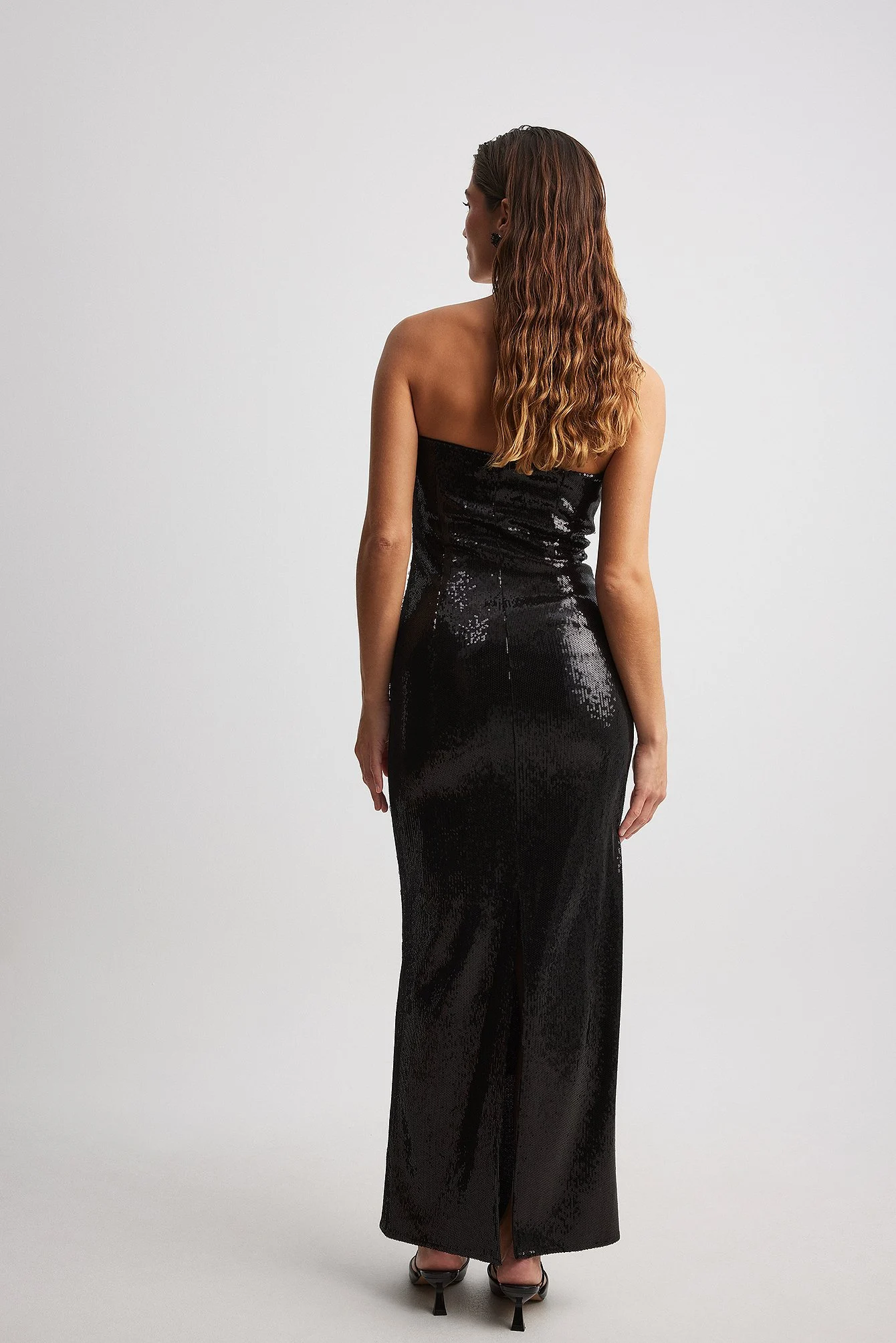 Pailletten-Maxikleid in Wet-Optik
