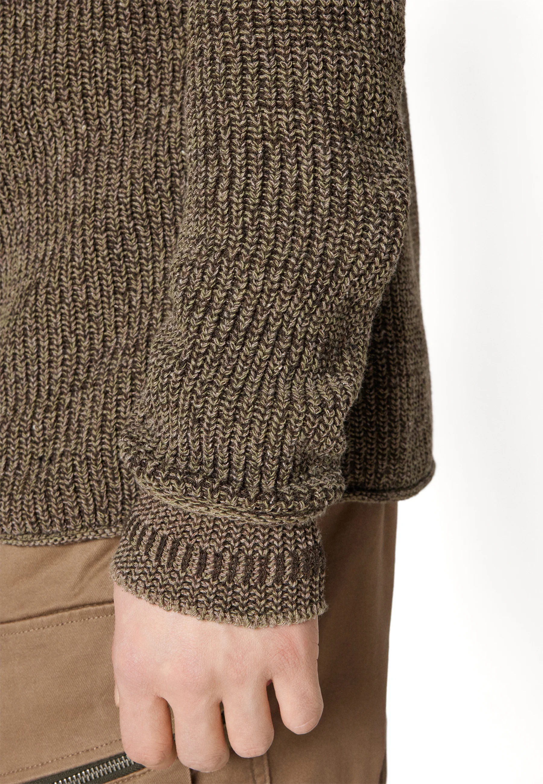 Suéter con cuello redondo trenzado de BDG Urban Outfitters