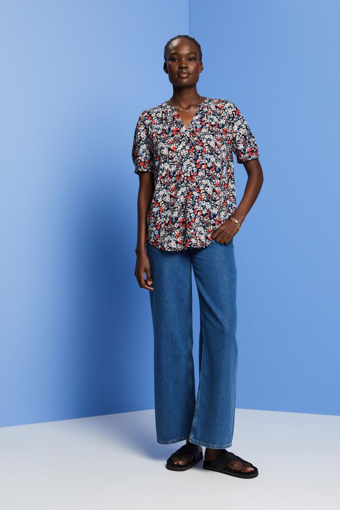Florale Bluse mit geschlitztem Ausschnitt