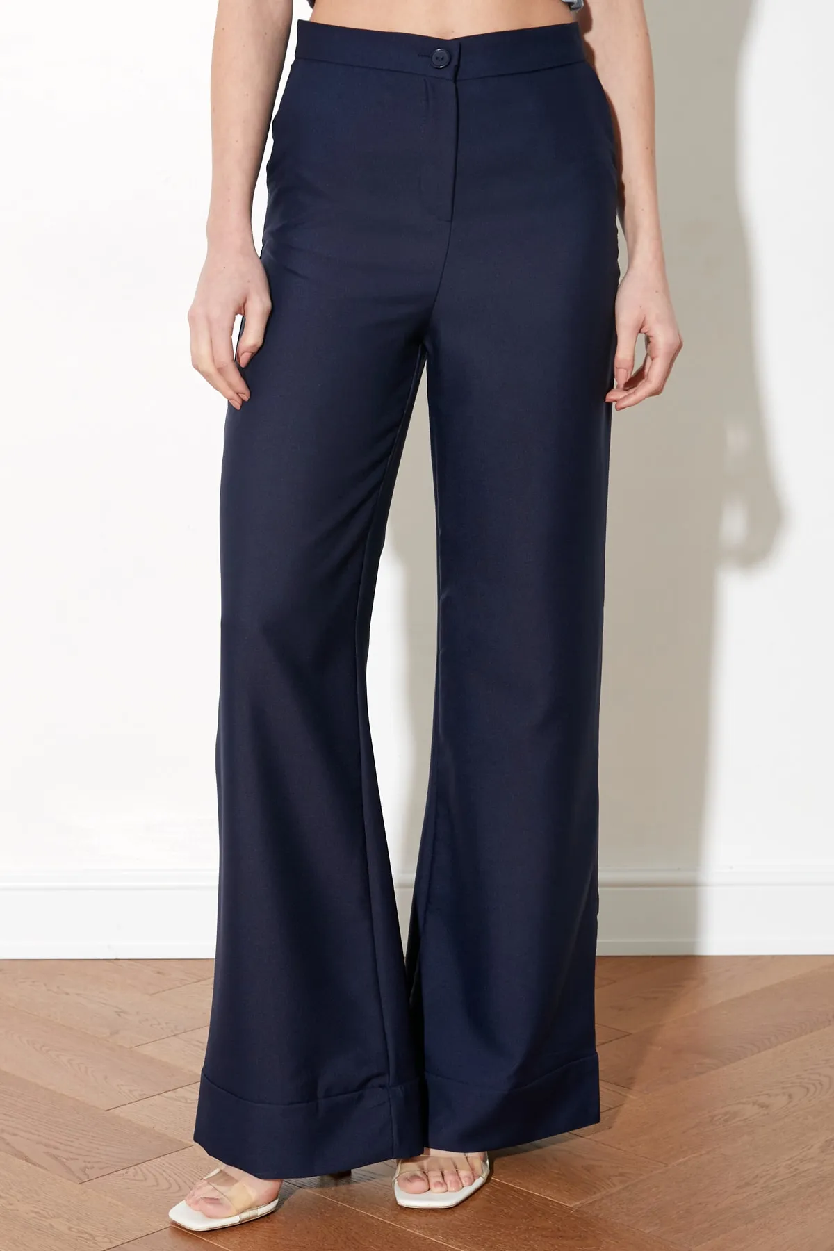 Trendyol Collection  Marineblaue Hose mit weitem Bein TWOSS19ST0179