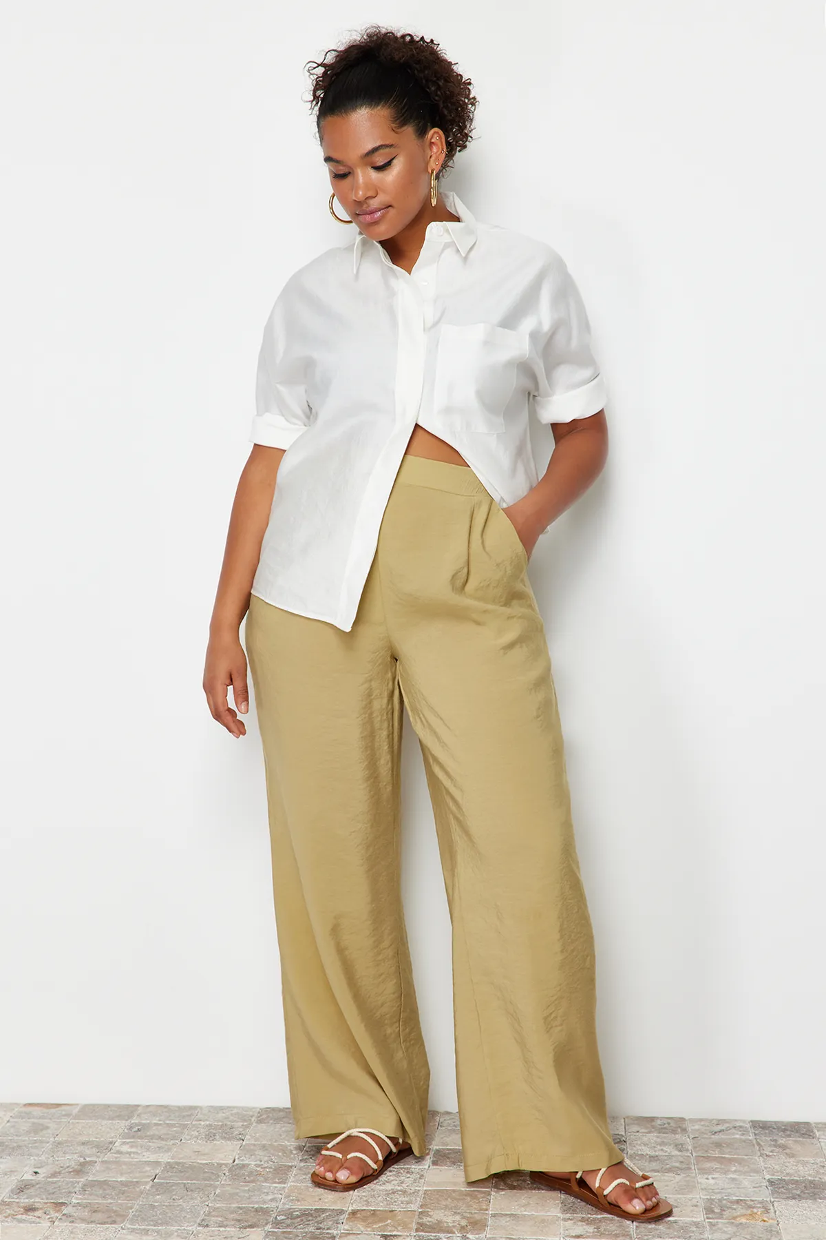 Trendyol Curve  Ölgrüne Webhose mit weitem Bein TBBSS24AR00011