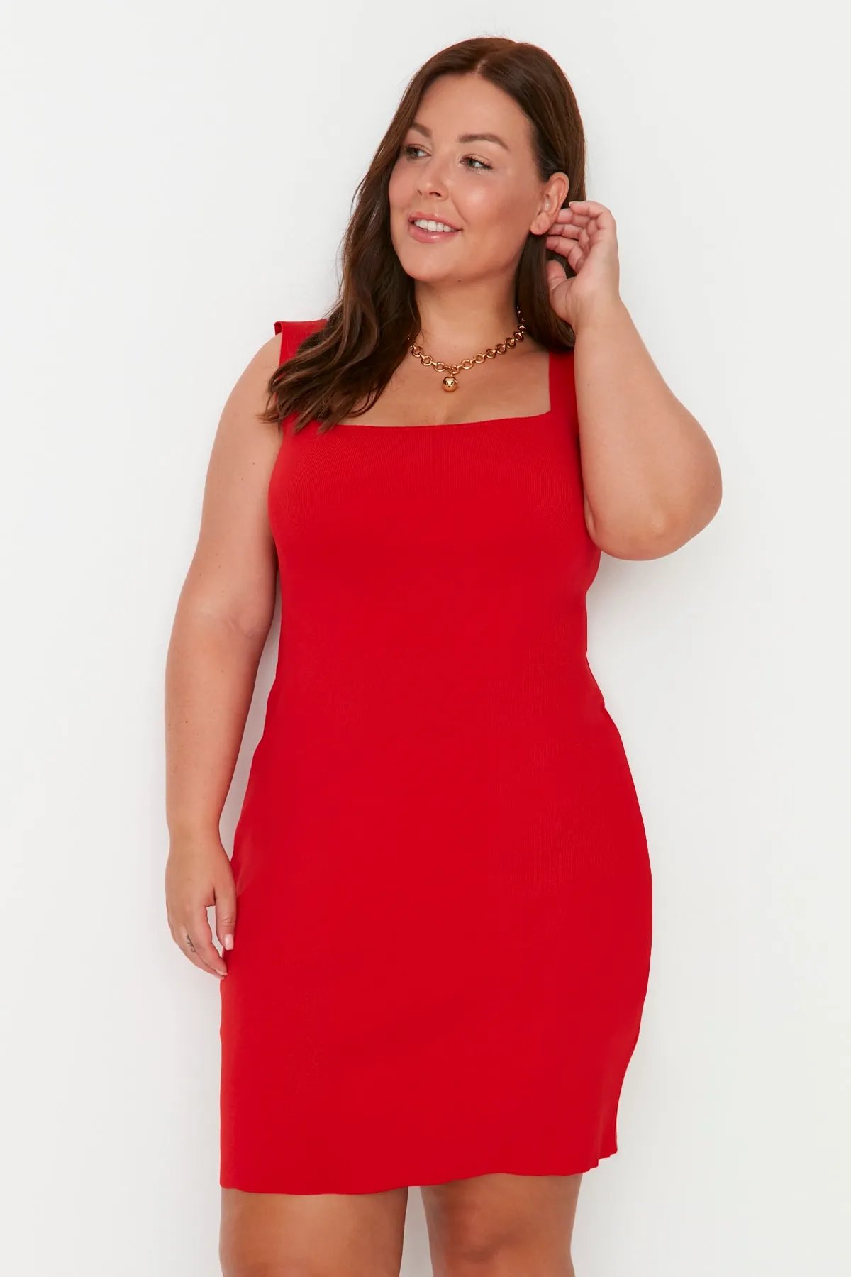 Trendyol Curve  Rotes Strickkleid mit Trägern TBBAW23AH00024