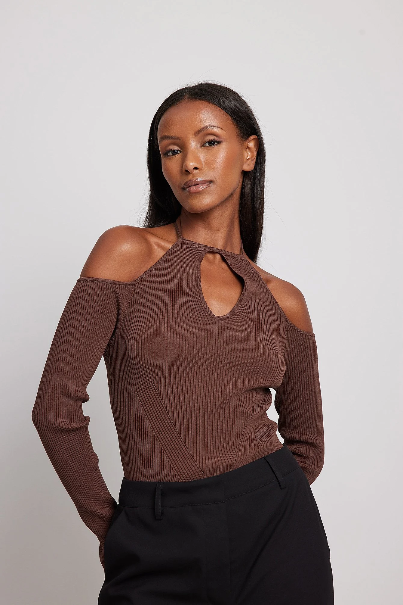 Fein gestricktes Top mit cut out Details