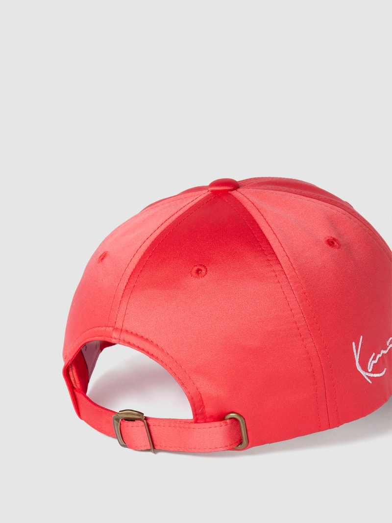 Cap mit Label-Stitching in rot