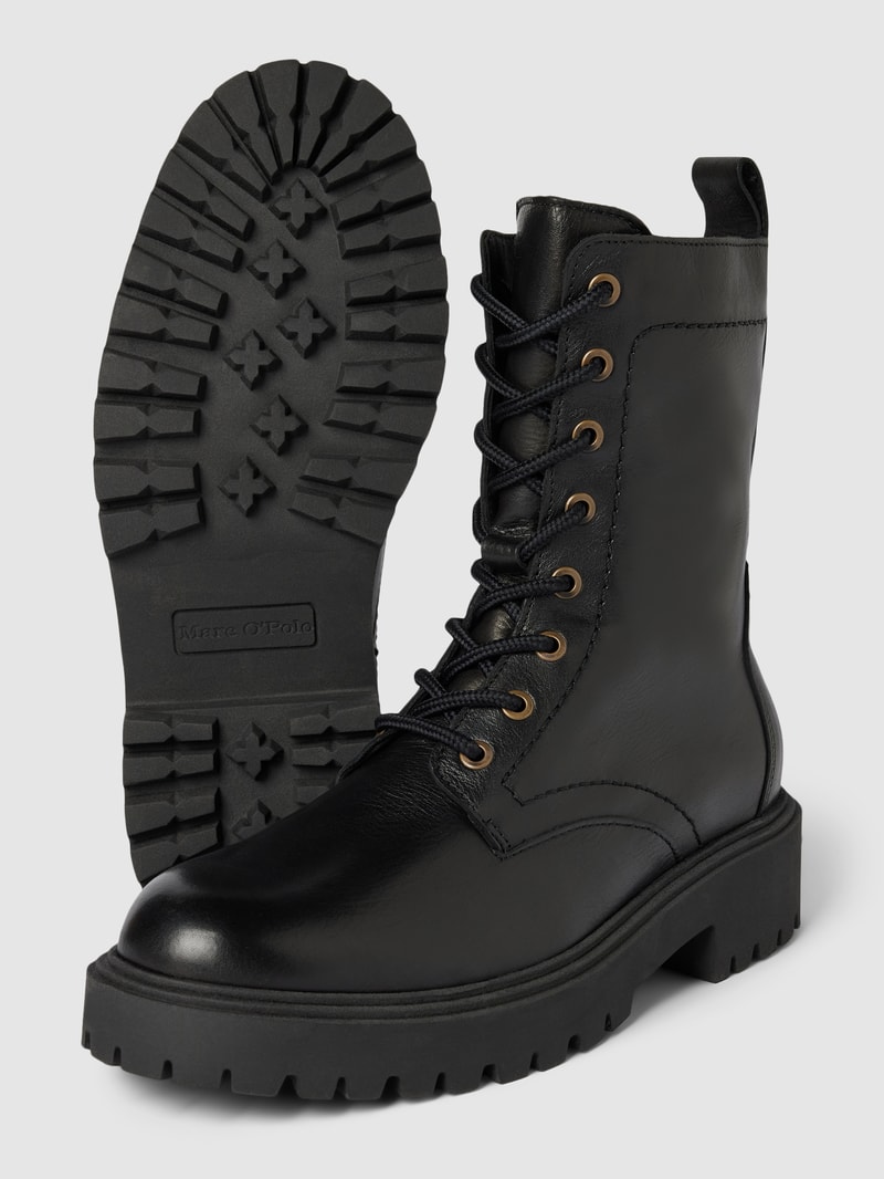 Boots mit Schnürung und profilierter Sohle in schwarz