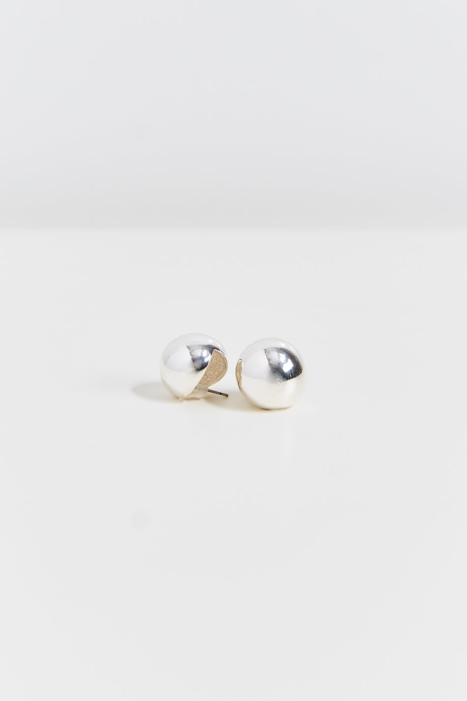 Round earrings