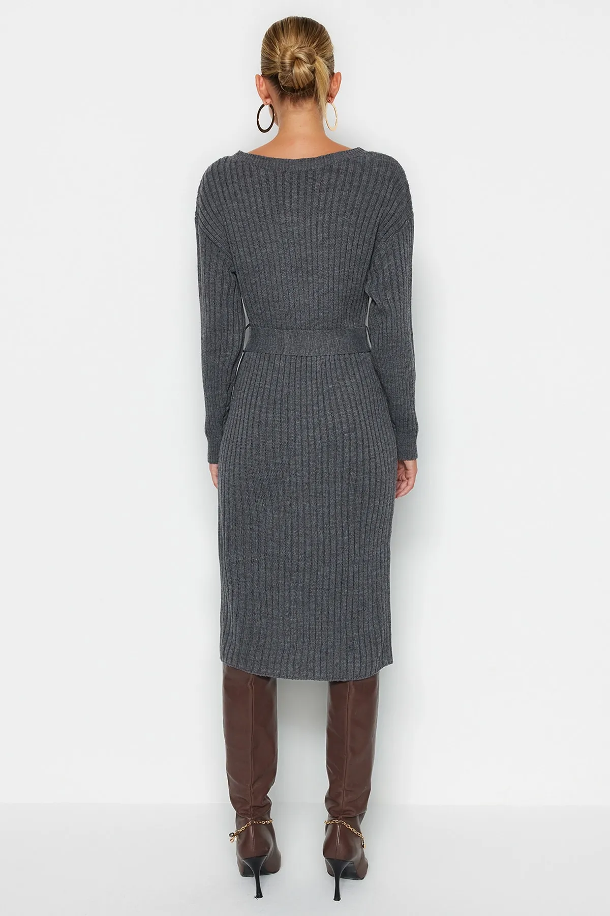 Trendyol Collection  Anthrazitfarbenes Mini-Strickkleid mit Gürtel TWOAW23EL00444