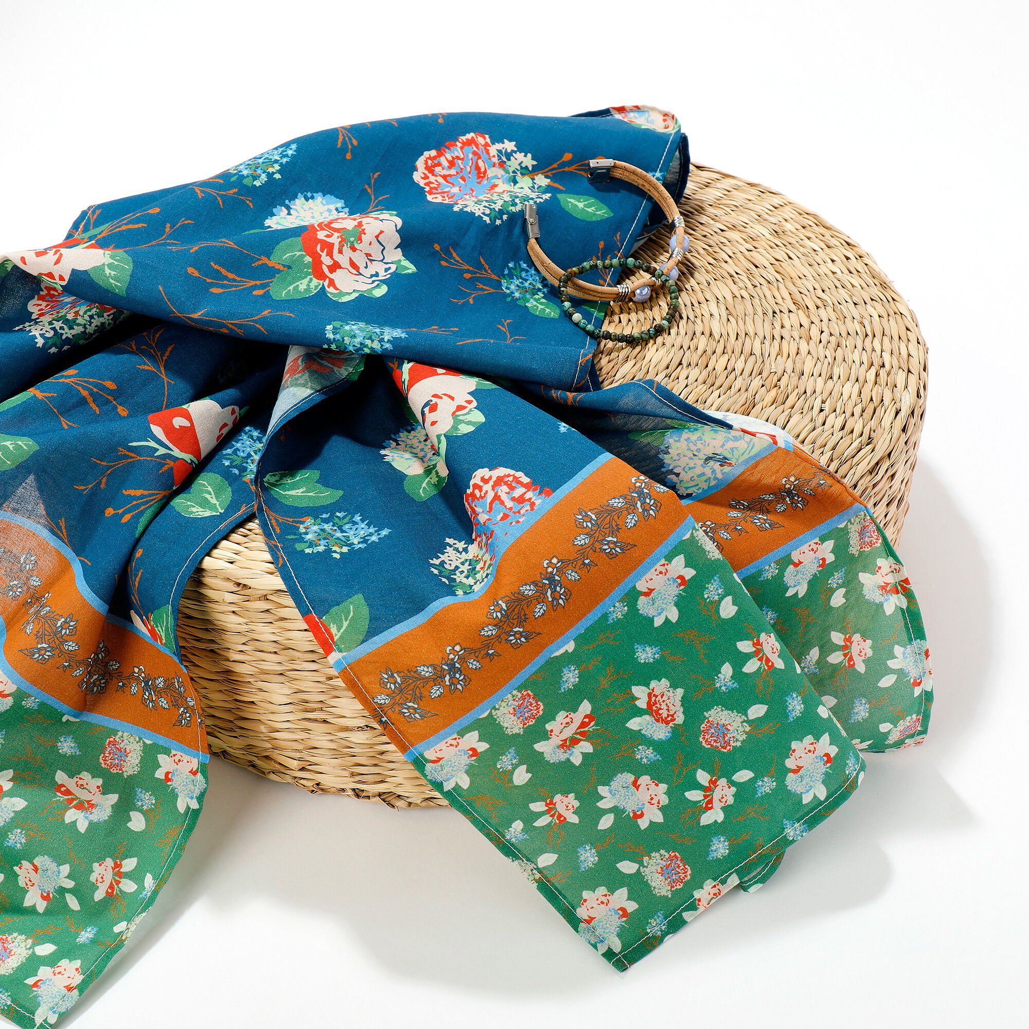 Foulard fabriqué en France imprimé fleurs bleu/vert, 198 x 38 cm