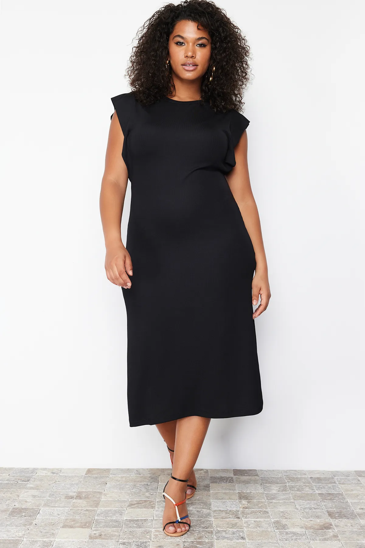Trendyol Curve  Schwarzes Midi-Strickkleid TBSSS24AH00070
