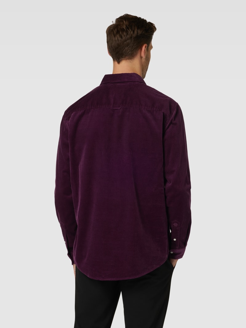 Cordhemd mit Kentkragen in aubergine