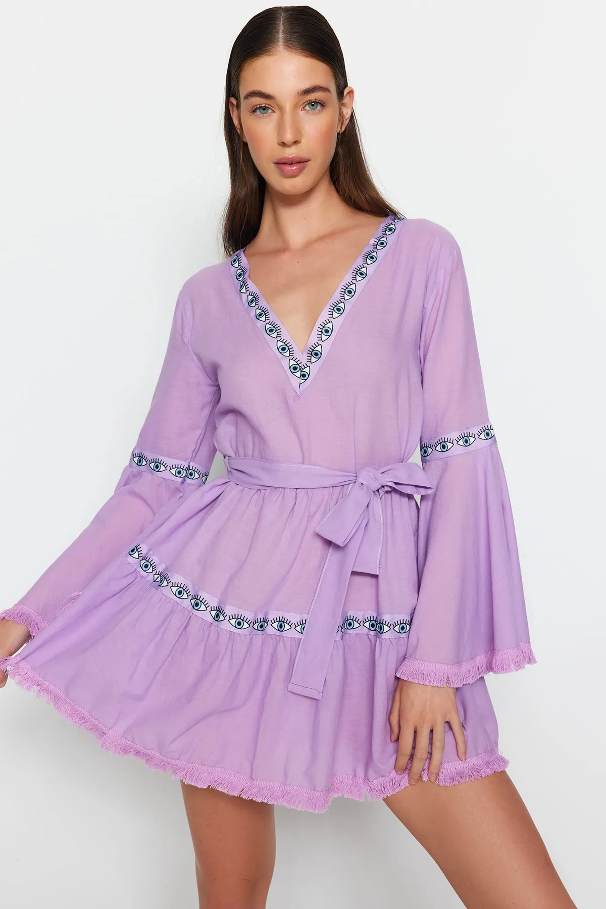 Trendyol Collection  Lilafarbenes Mini-Strandkleid aus 100 % Baumwolle mit gewebten Rüschen und Gürtel TBESS21EL1253