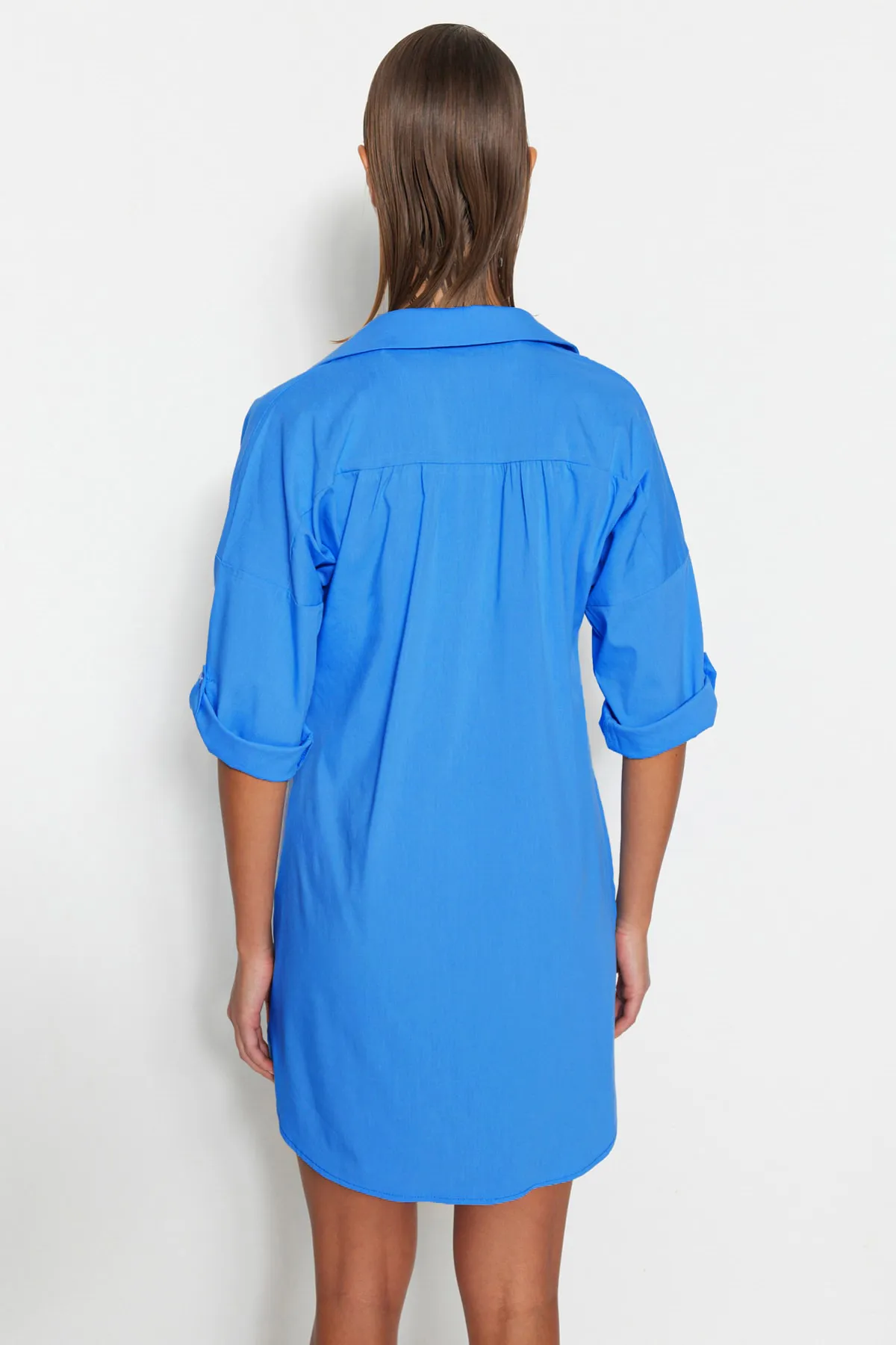 Trendyol Collection  Blaues Mini-Strandkleid aus 100 % gewebter Baumwolle TBESS21EL3979