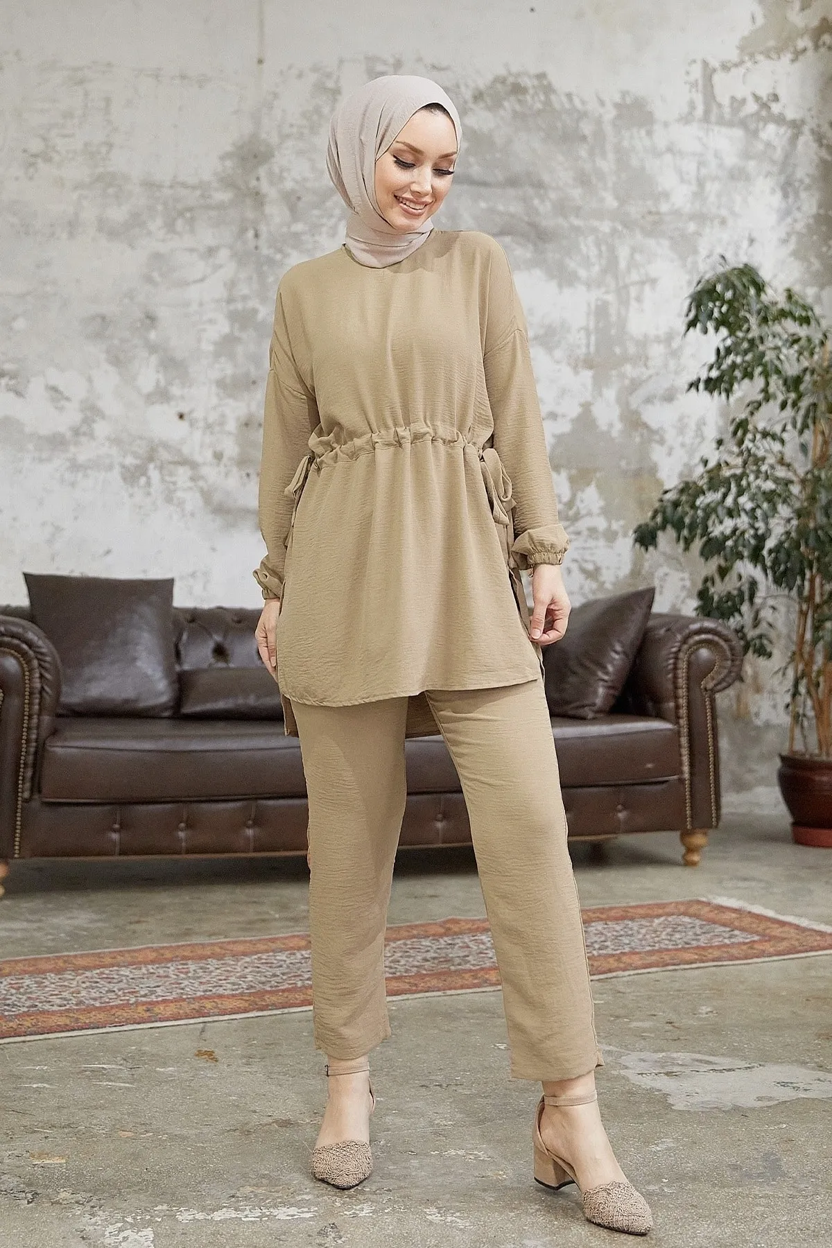 InStyle  Lefiya Tunnelgürtel-Doppelanzug – Beige