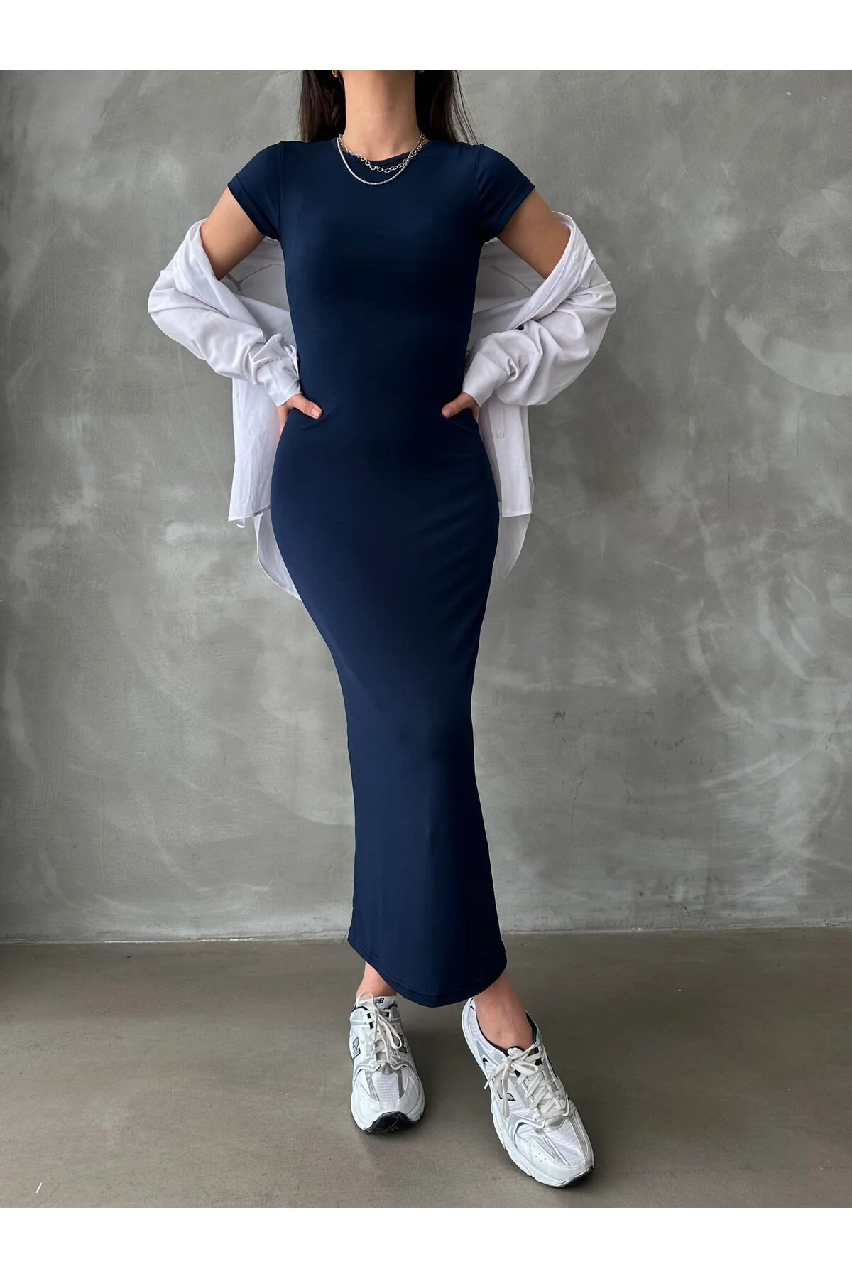 BEJNA  Marineblaues, dehnbares, langes Kleid mit Rundhalsausschnitt für Damen