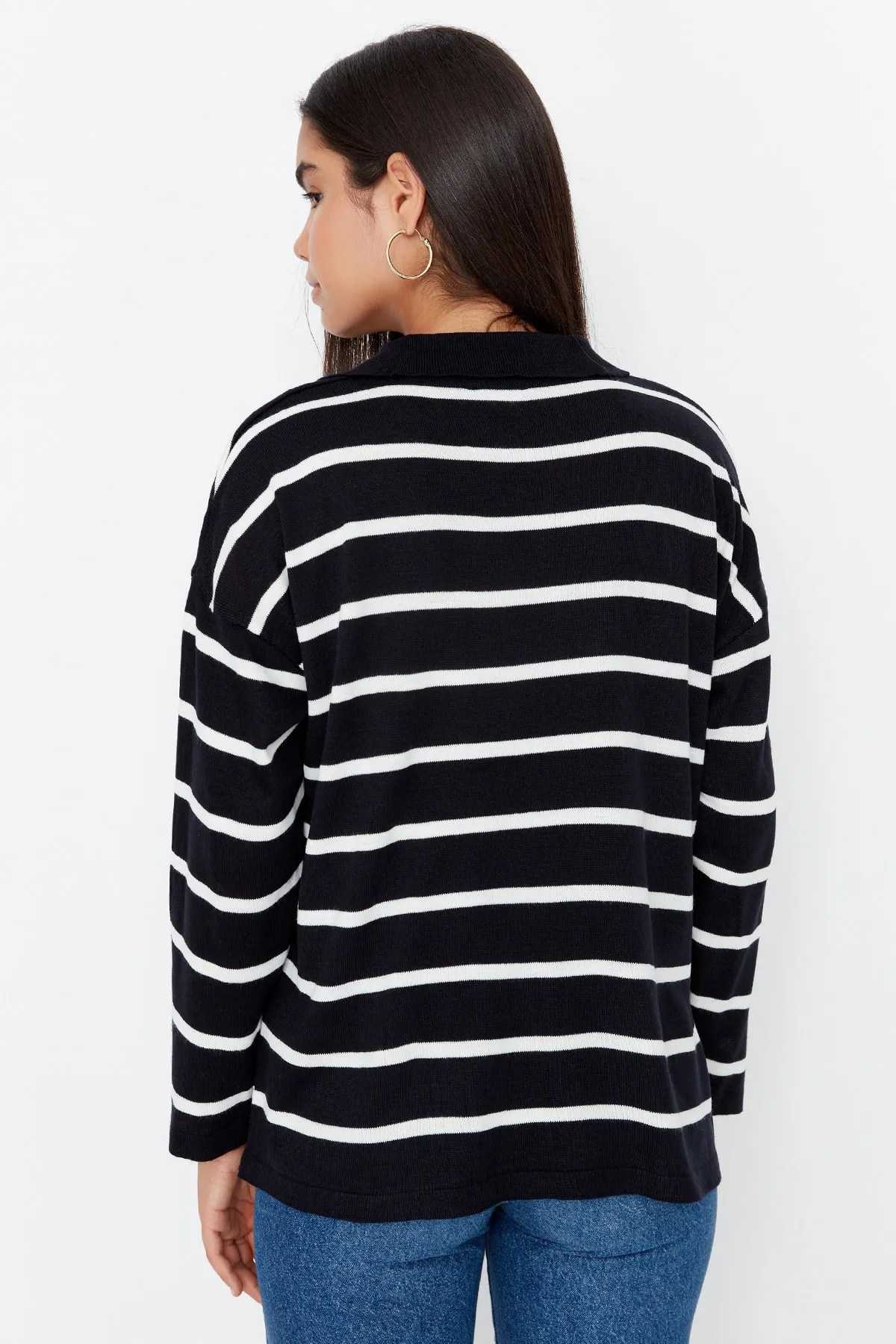 Trendyol Collection  Ecrufarbener, gestreifter Strickpullover mit super weiter Passform TWOAW23KZ01845