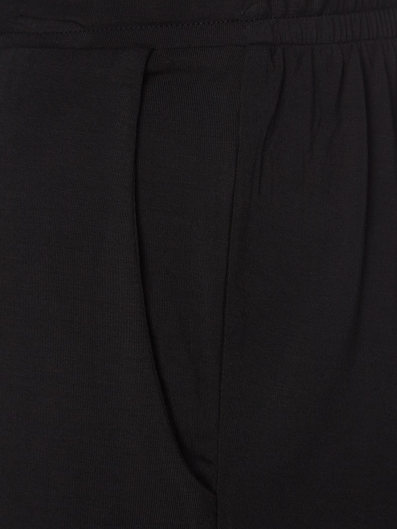Shorts aus Modalmischung in schwarz