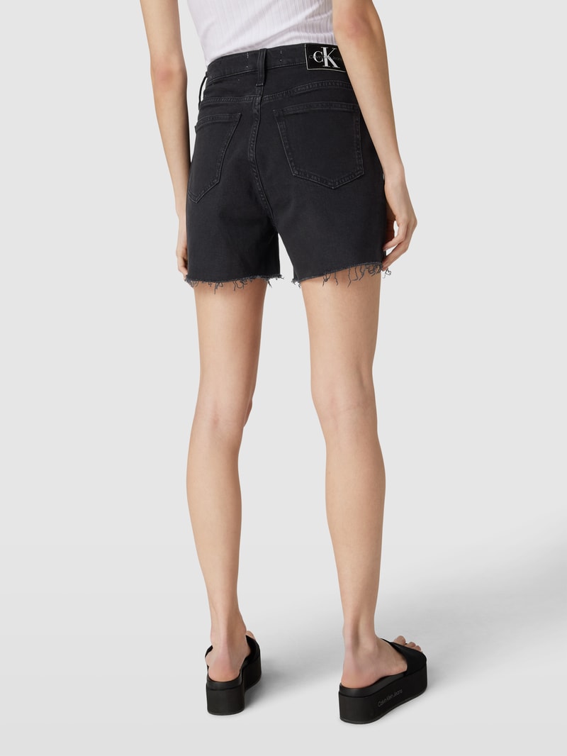 Jeansshorts mit ausgefransten Abschlüssen Modell 'MOM' in schwarz