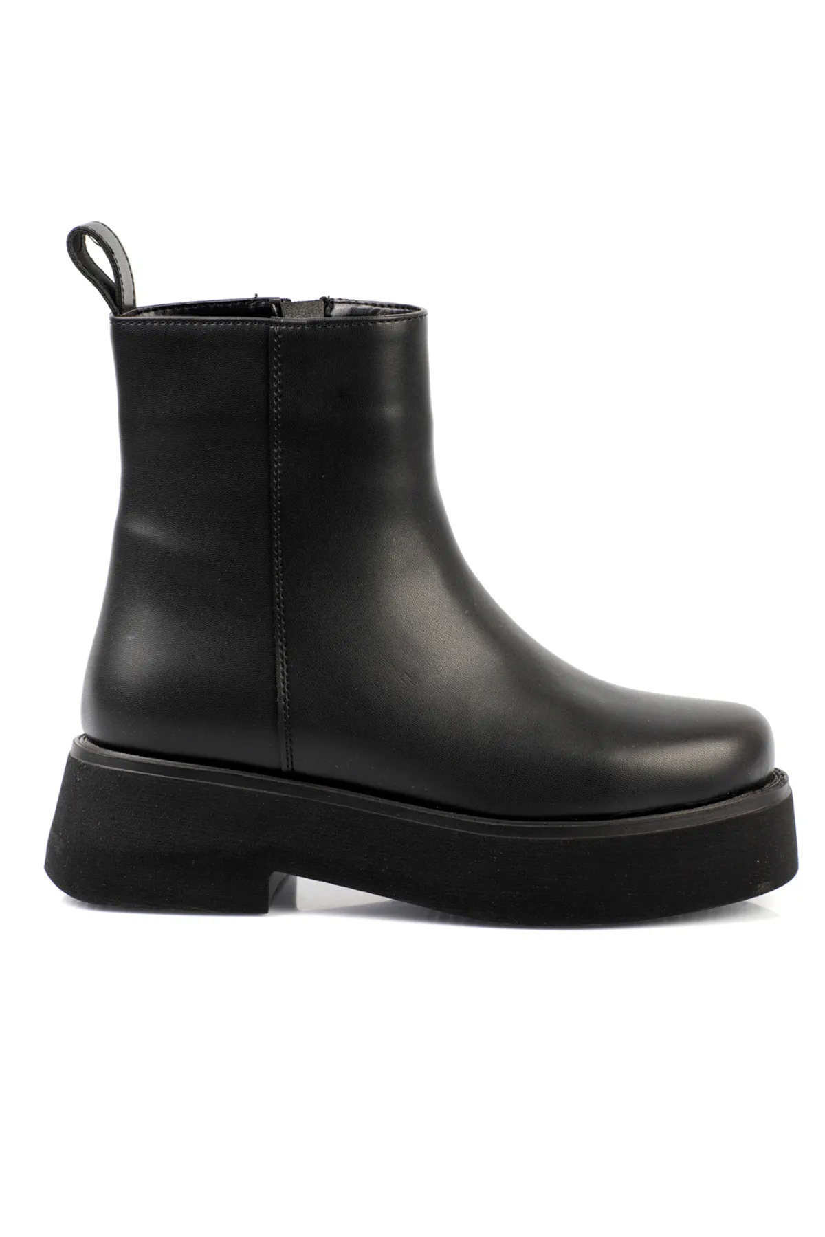 Capone Outfitters  Damenstiefel mit runder Spitze, seitlichem Reißverschluss und Trak-Sohle