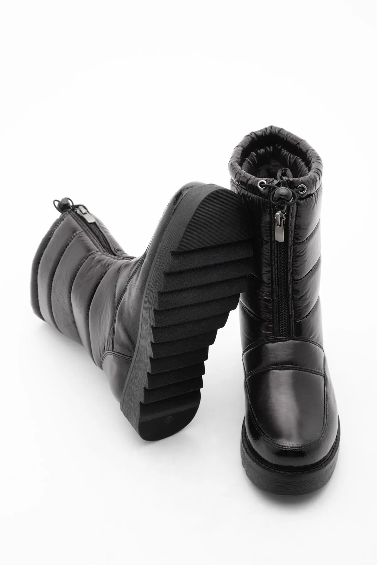 Marjin  Damen-Schneestiefel, Reißverschluss vorne, dicke, gezackte Sohle, Fell Borel, schwarzes Lackleder