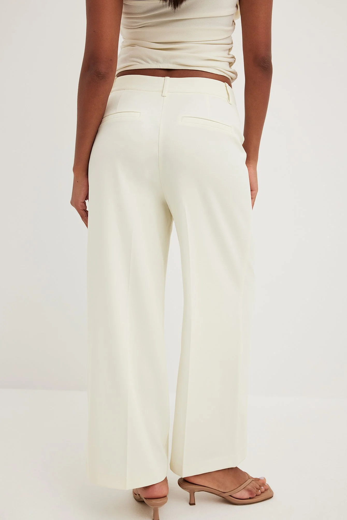 Cropped-Anzughose mit mittlerer Taille und geradem Bein
