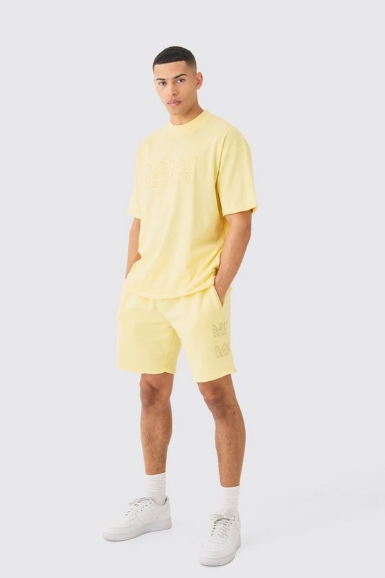 Kastiges zerrissenes Man T-Shirt & Shorts