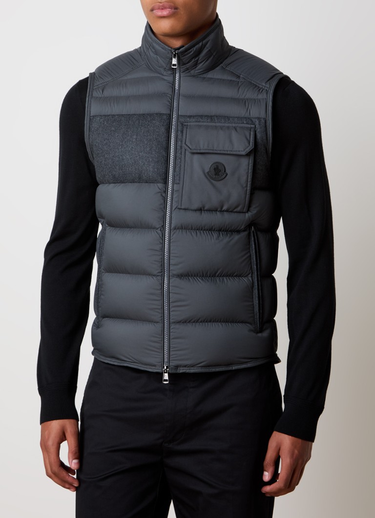 Vestă matlasată Moncler Estagneus cu buzunare cu fermoar