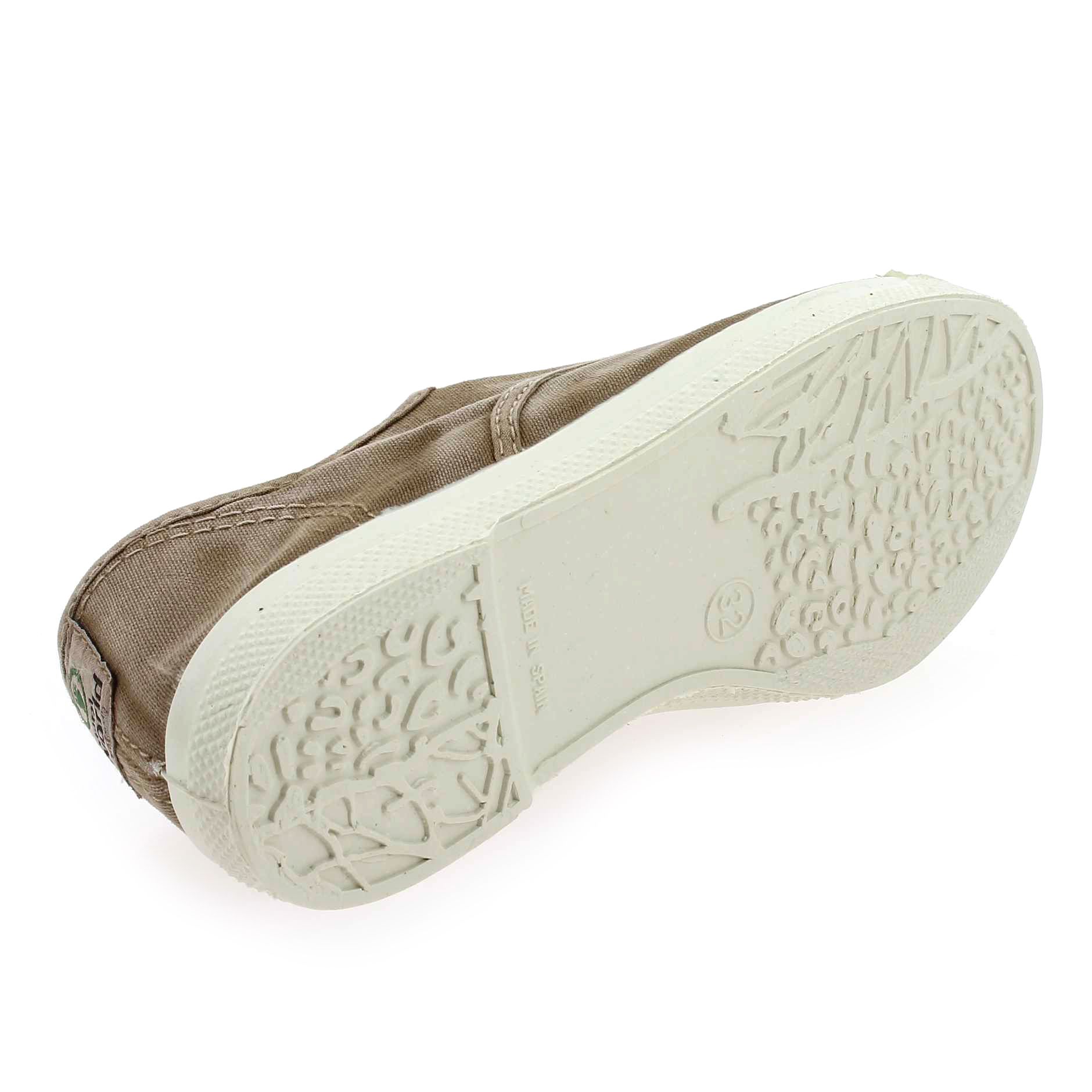 Natural world  470 E - taupe