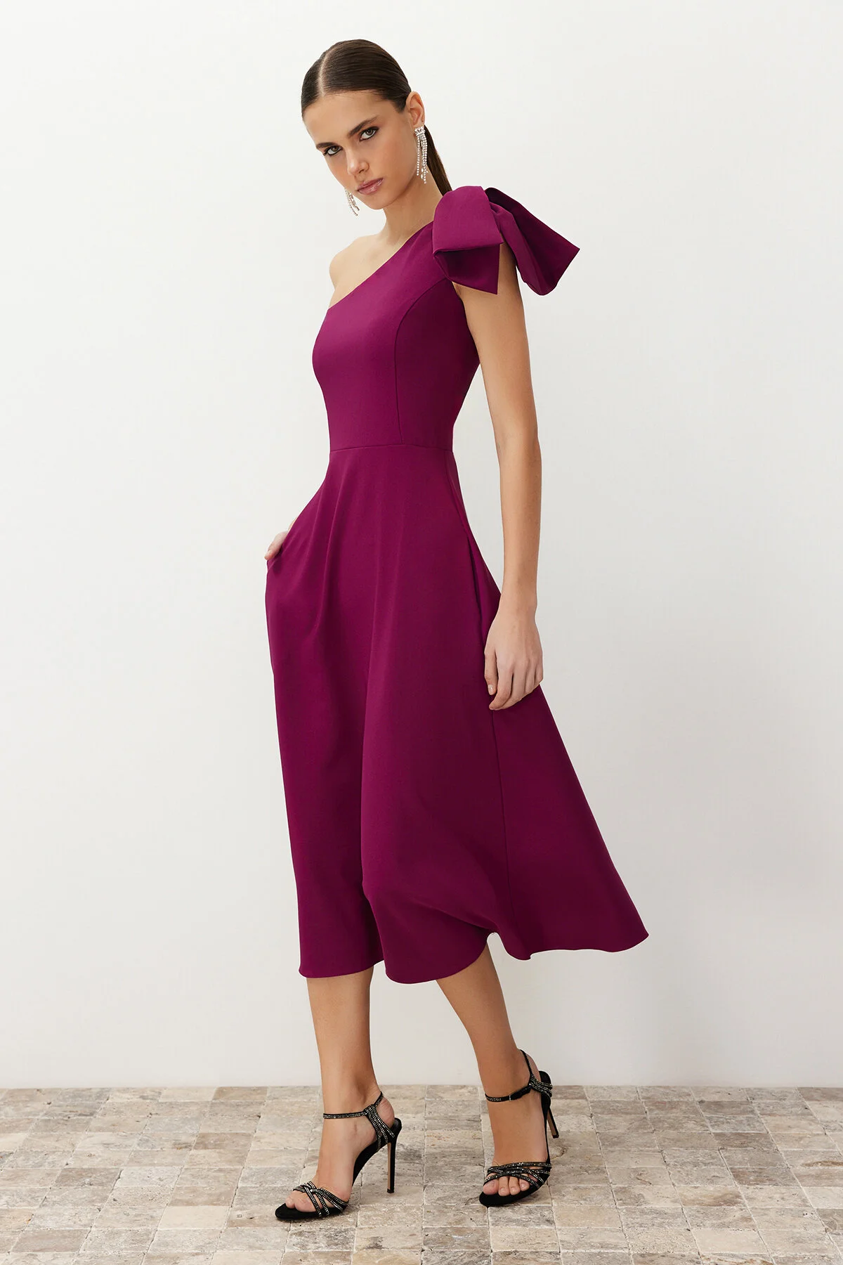 Trendyol Collection  Elegantes Abendkleid - Pflaumenfarbenes Schleifendetail