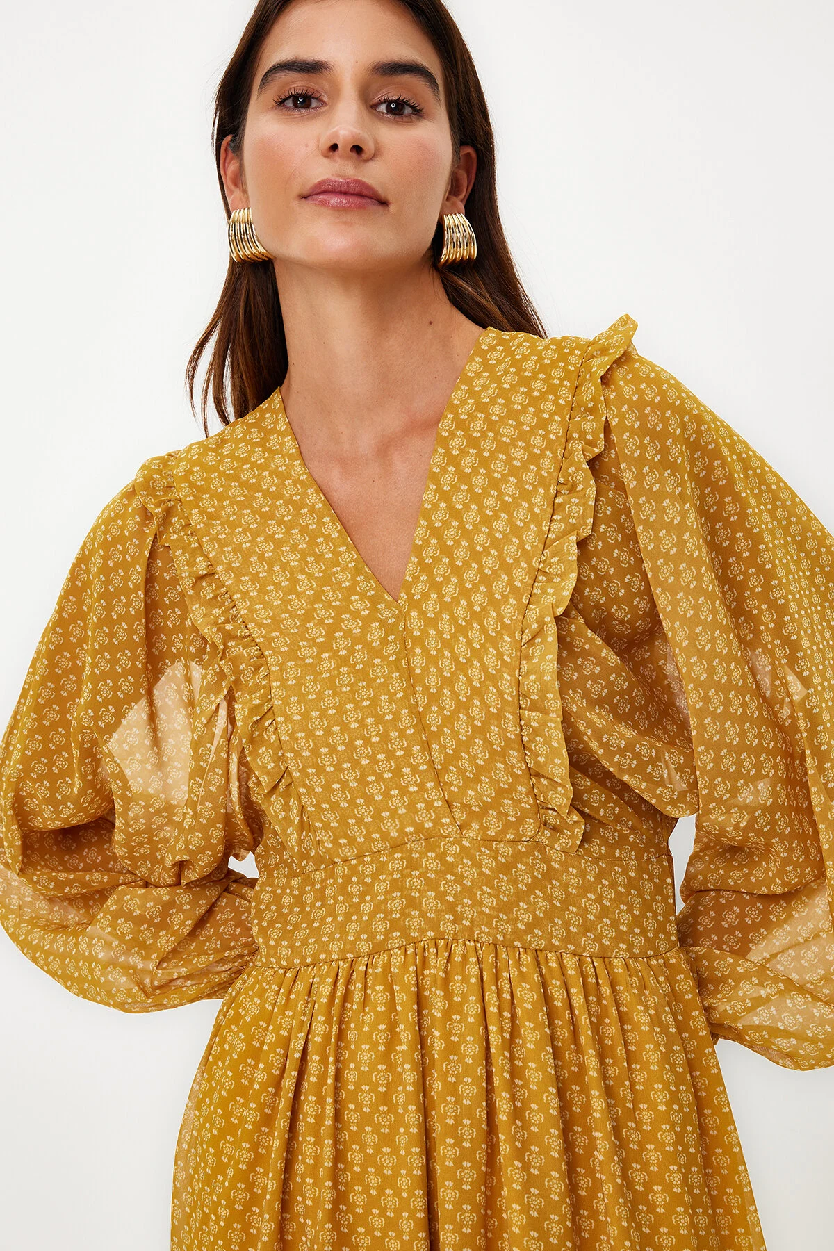 Trendyol Modest  Senfgelbes, minimal gemustertes, mit Chiffon gefüttertes Webkleid TCTSS24EB00035