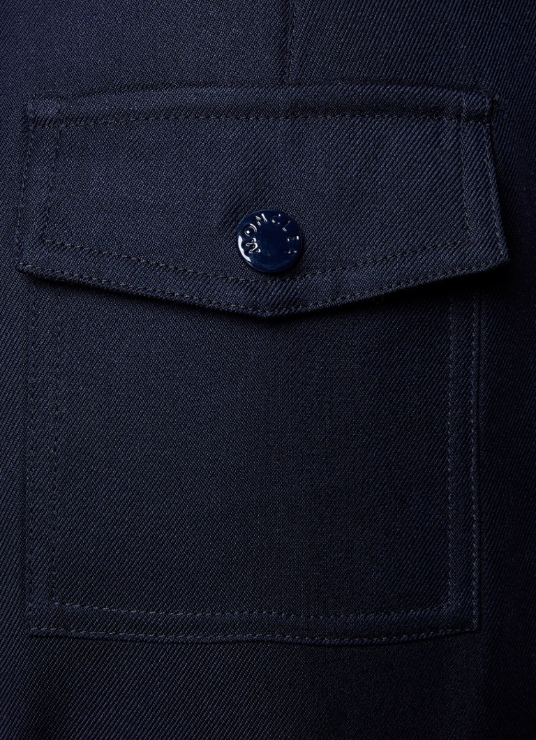 Pantaloni Moncler cu talie înaltă, croială largă și detalii plisate.