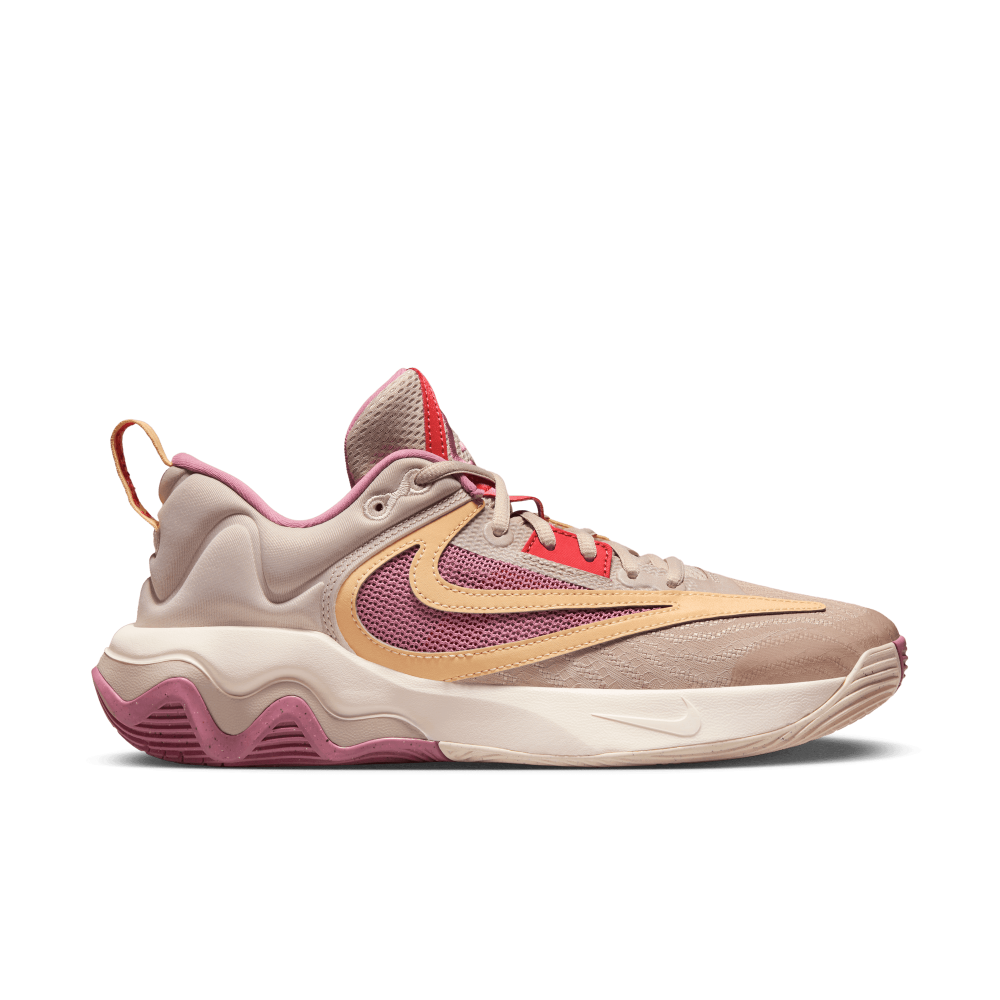 Nike Giannis Immortality 3 DZ7533-200 / braun
