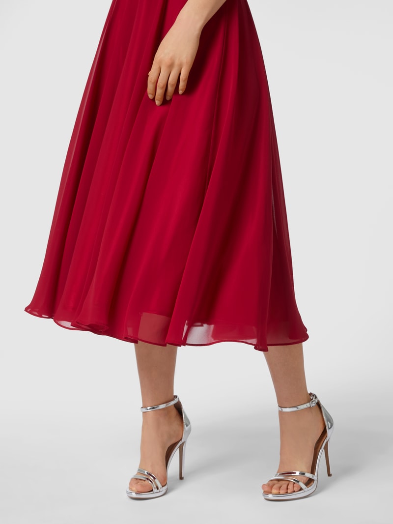 Cocktailkleid aus Häkelspitze in rot