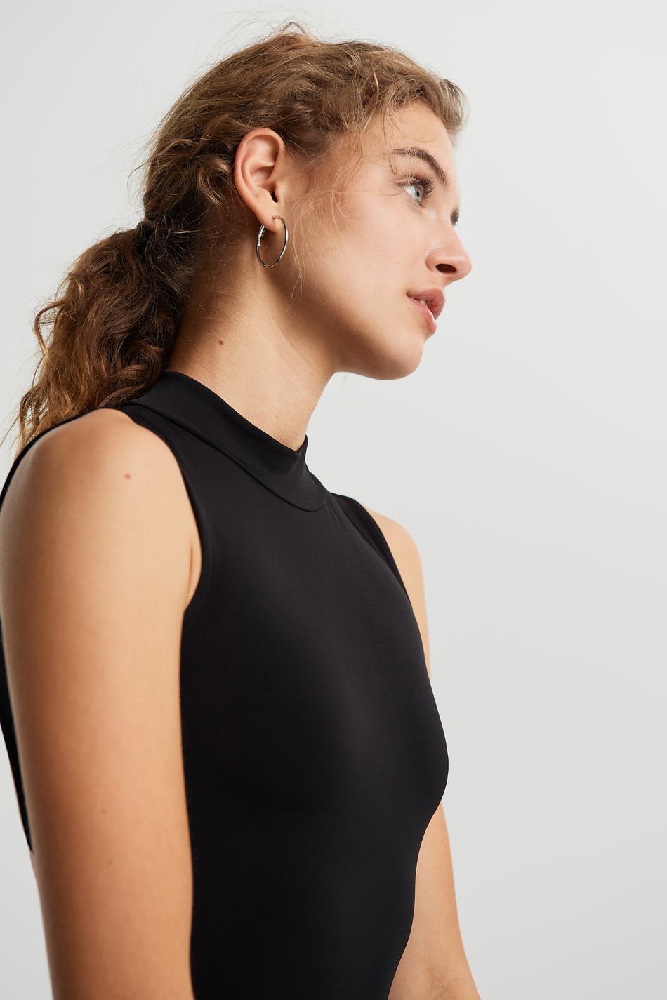 Donna open back body
