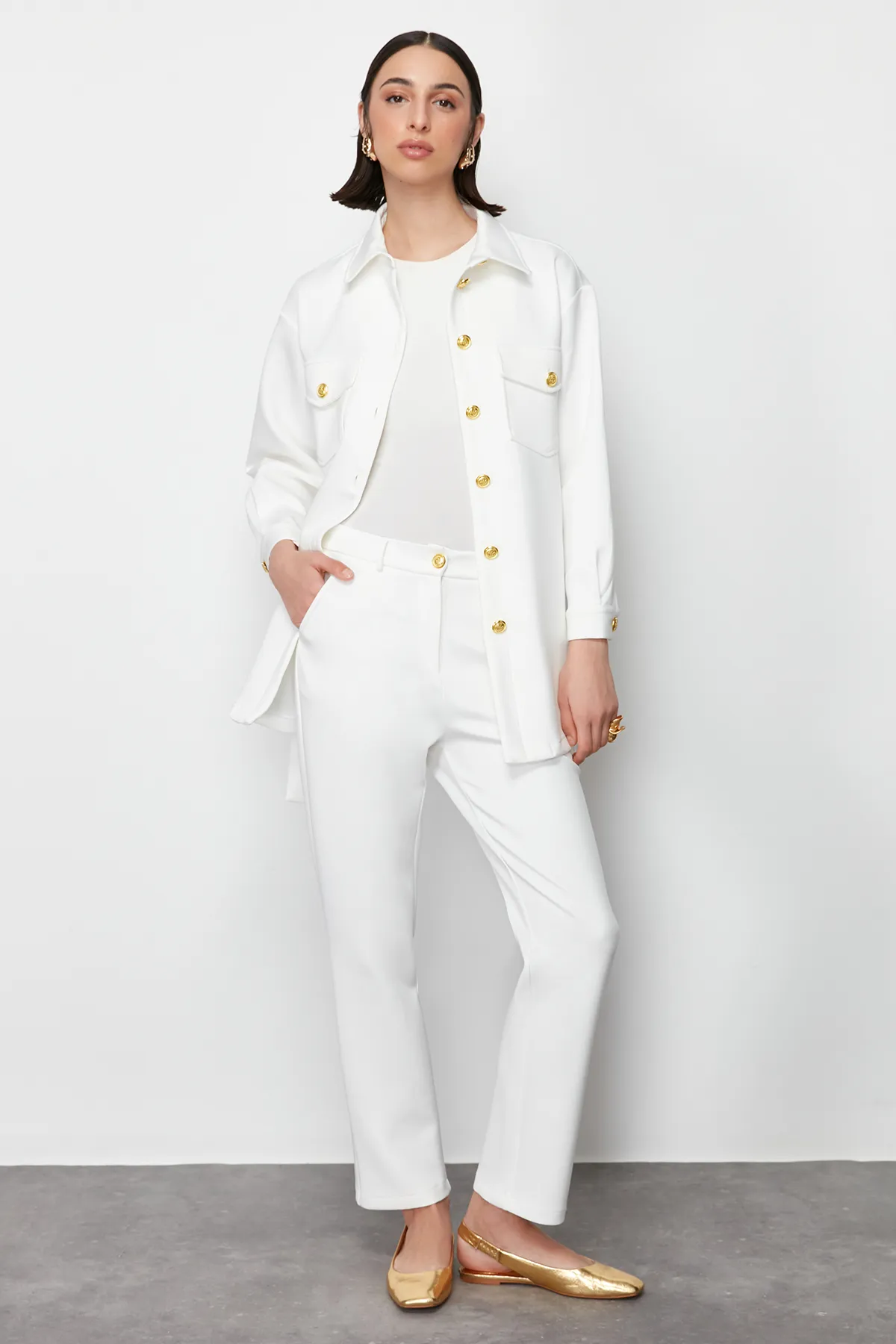Trendyol Modest  Ecru Scuba Gold Button Detailliertes schlichtes Strick-Ober- und Unterteil-Set TCTSS24US00017