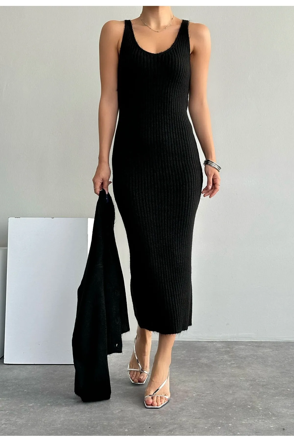 Laluvia  Schwarzes Cord-Kleid-Cardigan-Strickwaren-Set