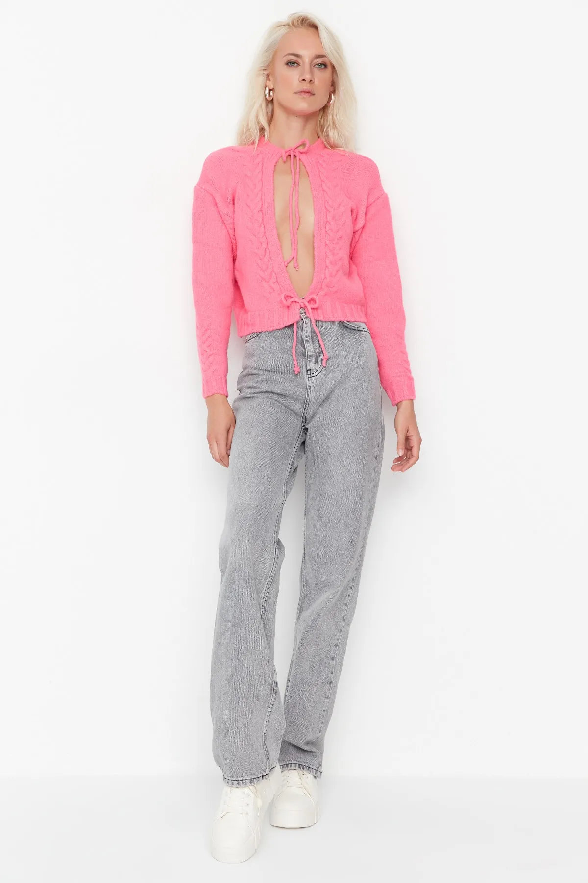 Trendyol Collection  Graue Jeans mit hoher Taille und weitem Bein TWOSS22JE0288