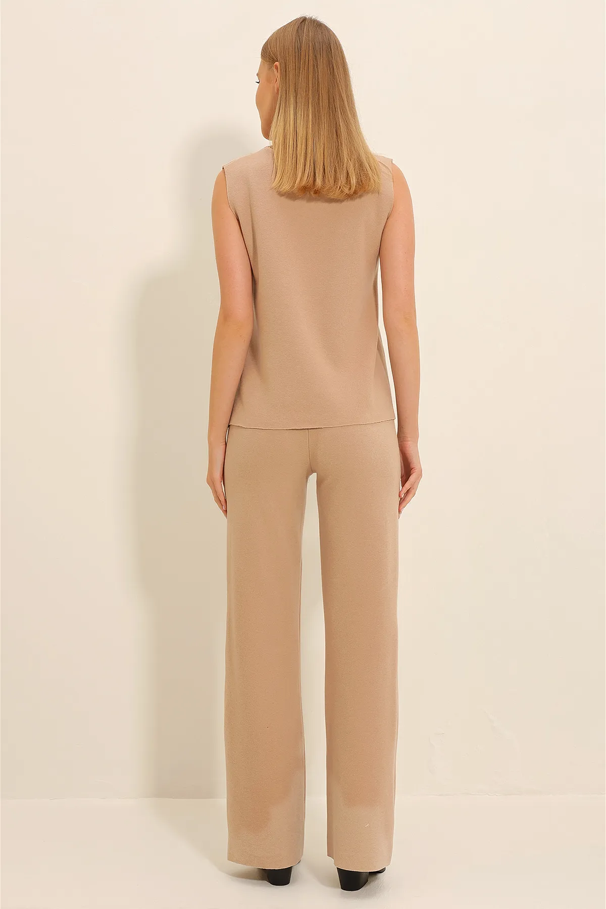 Trend Alaçatı Stili  Damen-Anzug in Beige mit Rollkragen, vorne genäht, Thessaloniki-Strickstrickhose, Pullover-Anzug ALC-X11302