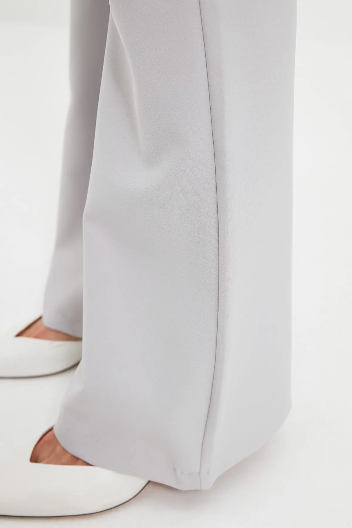 Trendyol Collection  Graue Schlaghose aus Webstoff TOFAW19BB0581