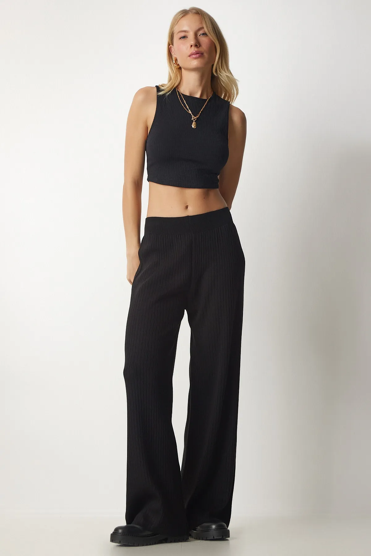 Happiness İstanbul  Schwarze gerippte Strickhose für Damen Kİ00096