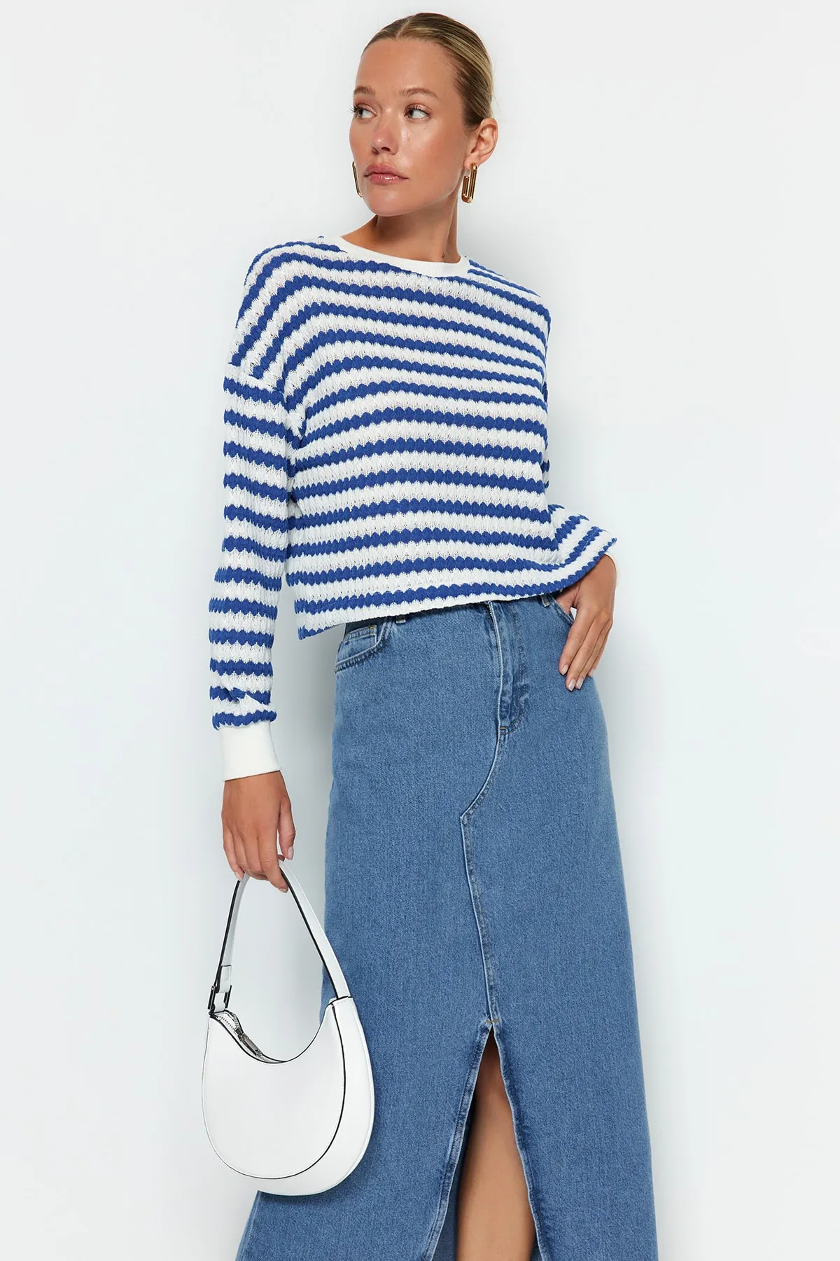 Trendyol Collection  Blau gestreifter Strickpullover TWOAW24KZ00150
