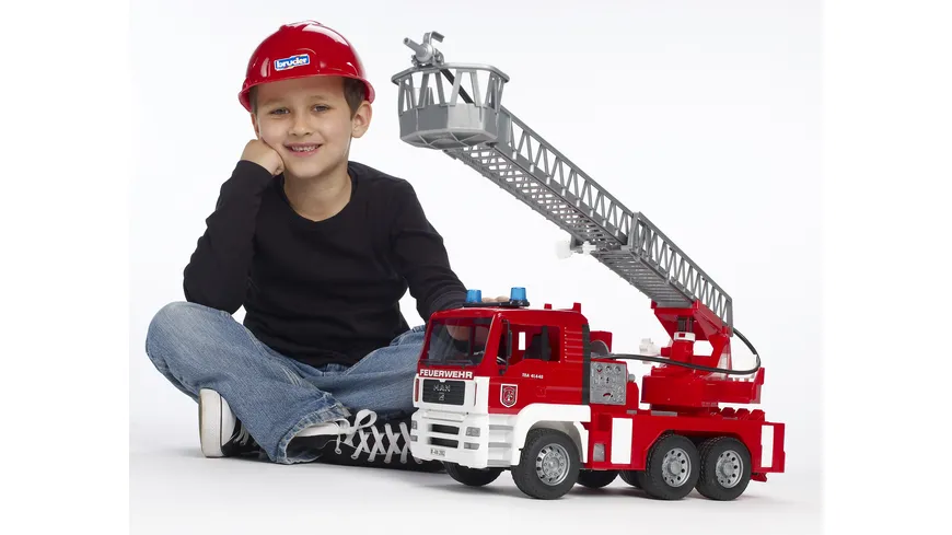 BRUDER - MAN TGA Feuerwehr m. Drehleiter, Wasserpumpe, Light & Sound-Modul 02771
