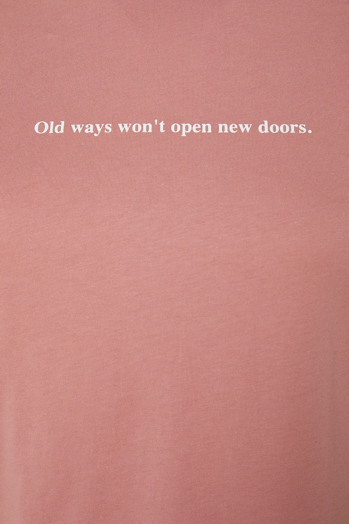 Trendyol Curve  Dried Rose bedrucktes Strick-T-Shirt mit Rundhalsausschnitt TBBSS23BF00034
