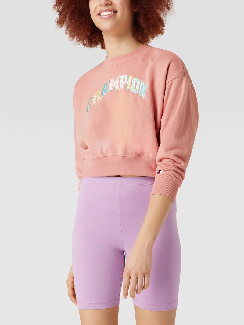 Cropped Sweatshirt mit Label-Schriftzug in Glanz-Optik in koralle