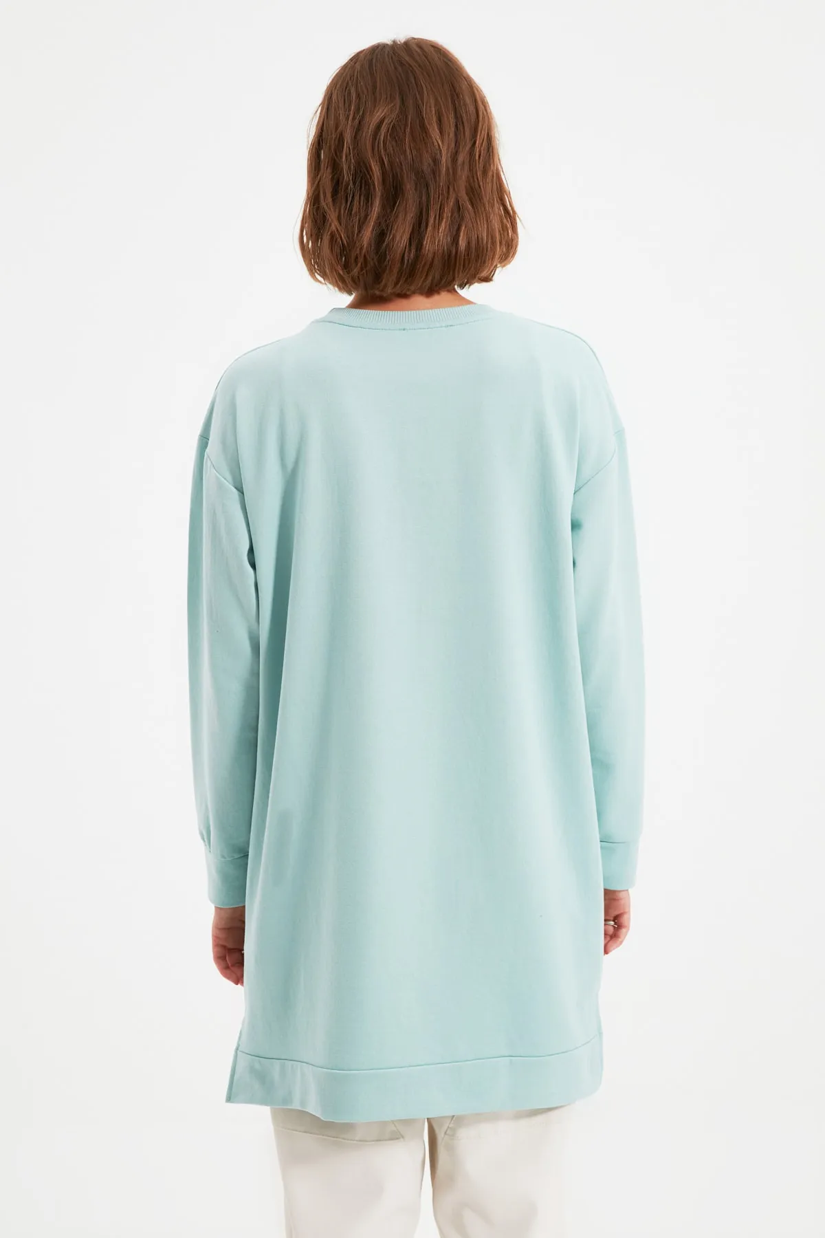 Trendyol Modest  Wassergrünes Basic-Strick-Sweatshirt mit Rundhalsausschnitt und Schlitz und detailliertem Ausschnitt TCTAW22TW0138