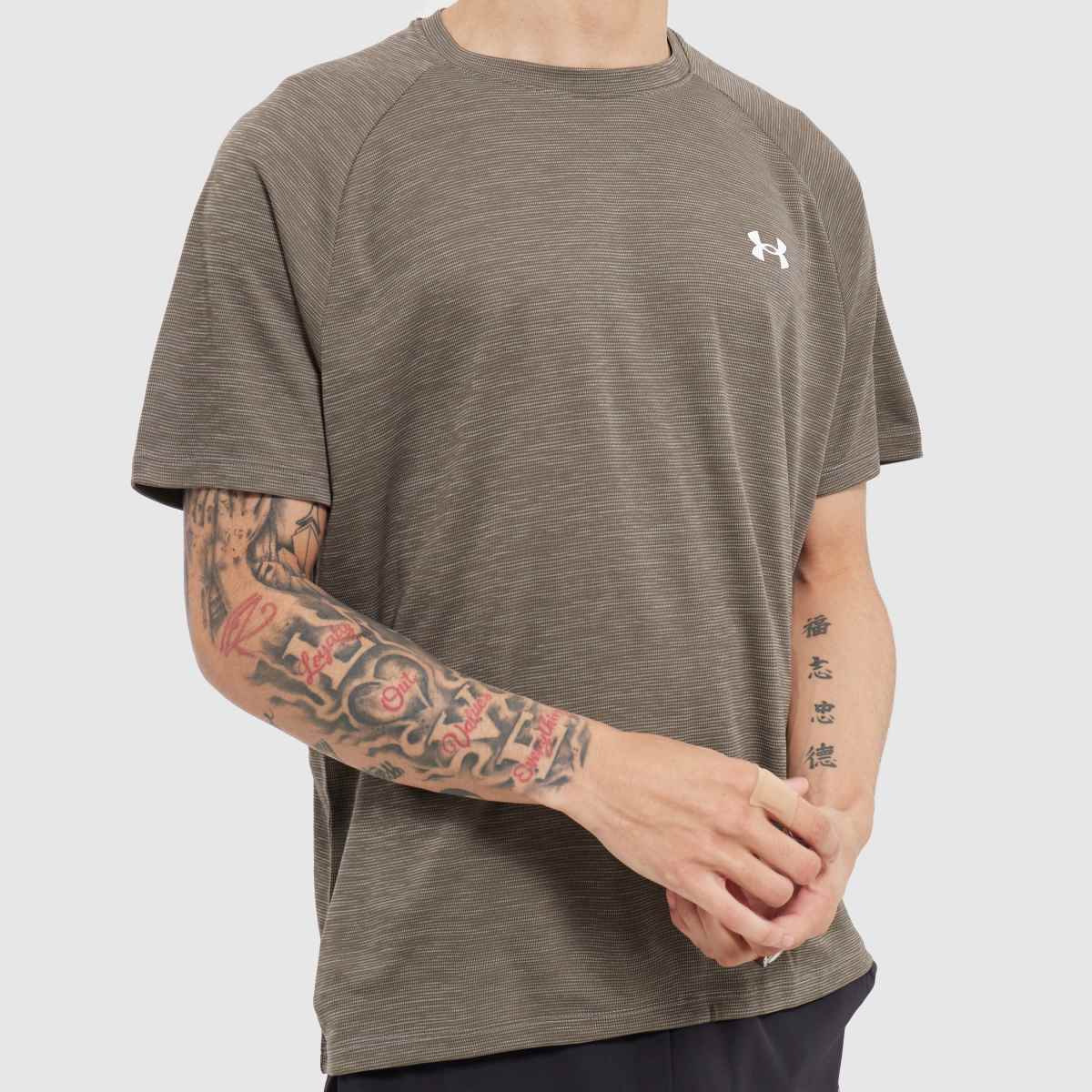 Under Armour – Ljusgrå t-shirt med teknisk textur